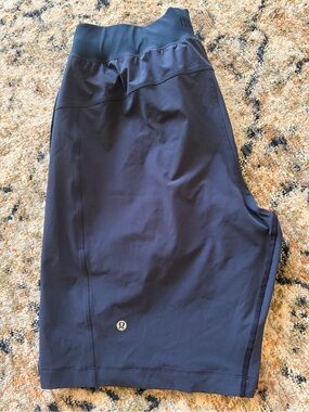 Men’s Lululemon Navy Blue Athletic Shorts 9” Inseam Lined Zip Pocket Size Medium